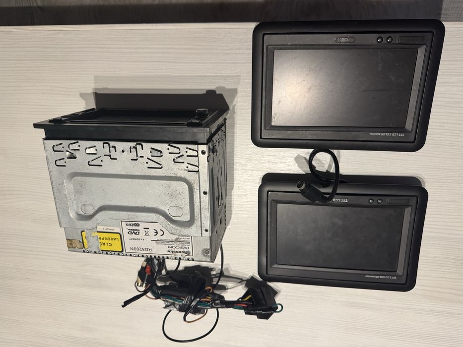 Продавам Универсална мултимедия 6 инча Roadstar RD-8200N, GPS, DVD, USB, Bluetooth