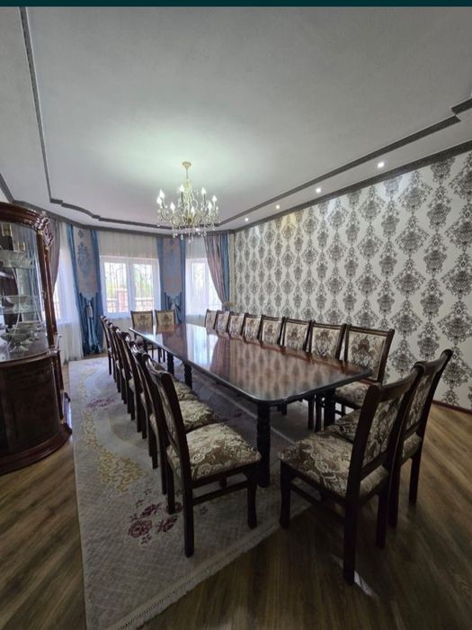 Продается стол в отличном состянии.