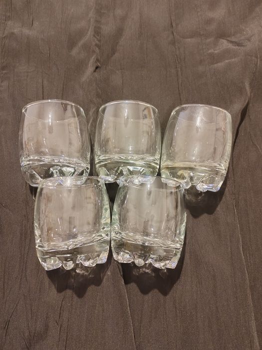 Три комплекта чаши