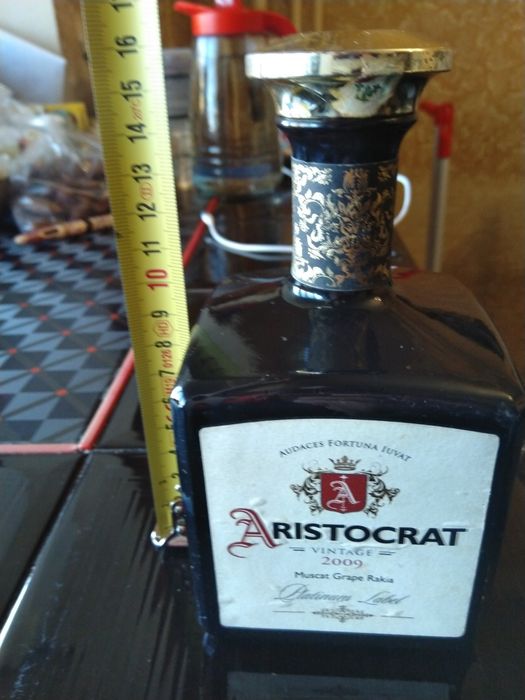 Празно шише от ракия аристократ ( Aristocrat ) 500 ml.