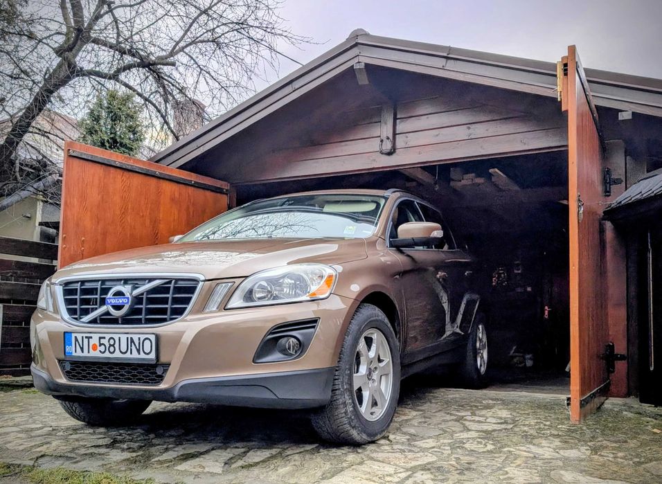 Volvo XC60 2.4 D Tractiune fata An Fabricatie 2010 Culoare Deosebita