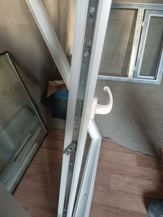 Продам б/у пластиковое окно