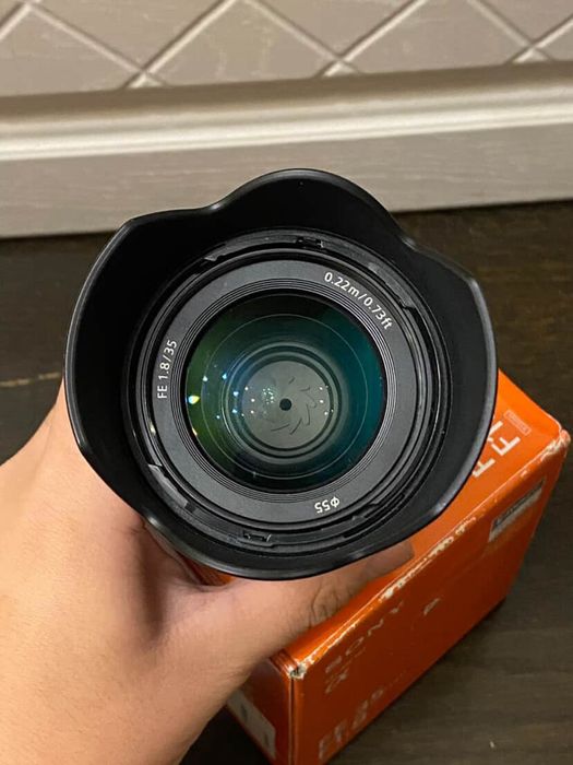 объектив Sony FE 35mm f1.8