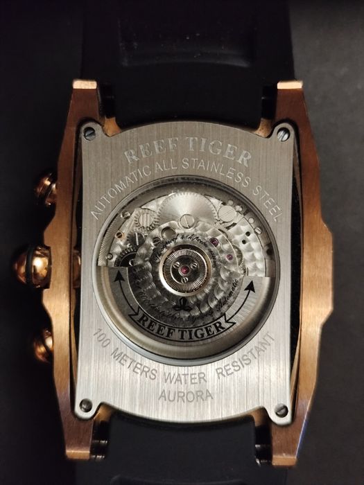 Продам наручные мужские часы.