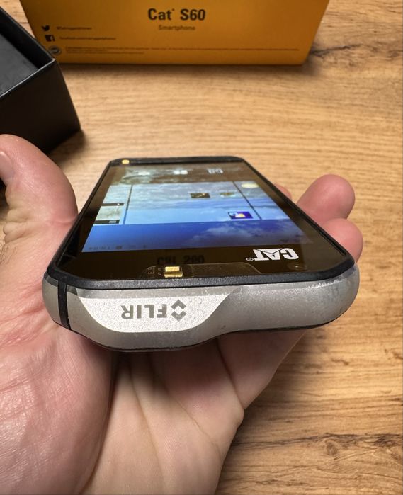 Cat S60 с термокамера Flir ударо устойчив