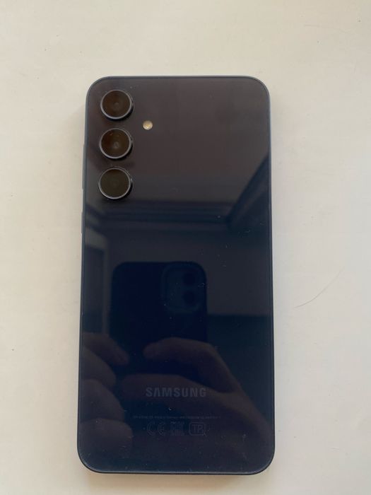 Продам Samsung A35 (8GB)
