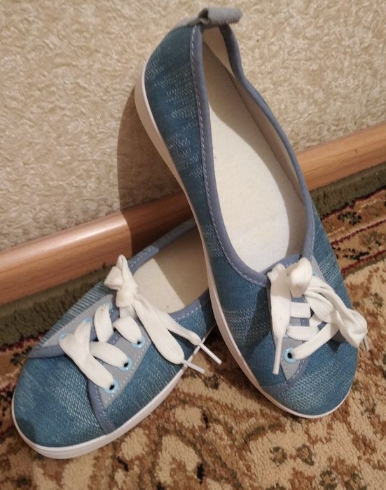 Продам обувь для девочек