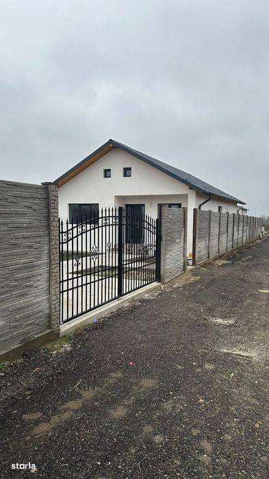 Casă de vânzare în Ișalnița – locuință modernă, la cheie