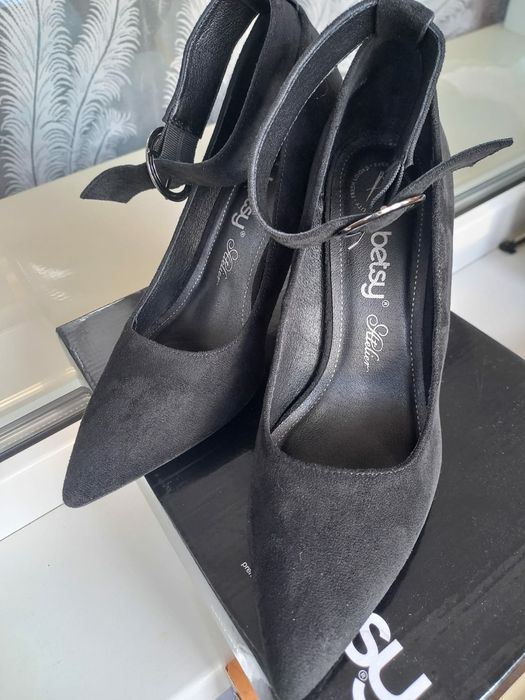 Продам модные туфли