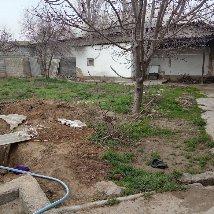 Uy sotiladi 6 sotix 2 xona 1ta oshxona 1 ta xammom