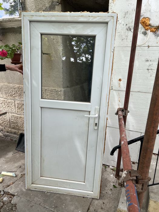 Входна PVC врата
