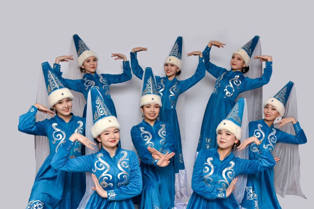 Продажа костюмов для танцевальных выступлений /той, выходы невесты/