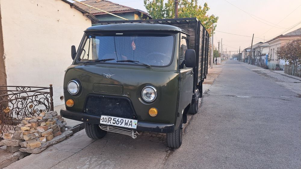 Uaz 3303 yili 1998 sotiladi
