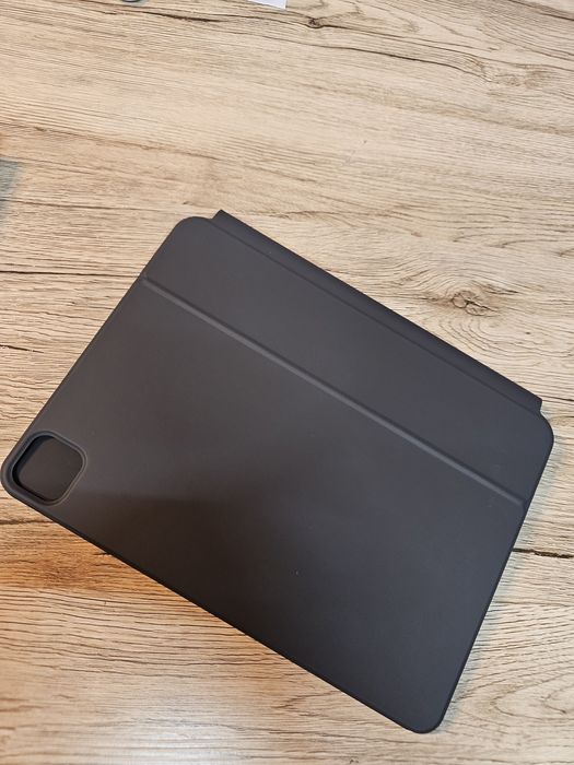 Tastatură + husă magnetică pentru iPad 11”
