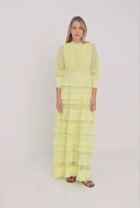 Pinko великолепна дълга рокля от фино плетиво с волани