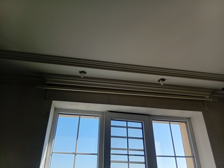 Продам карниз белый Икеа