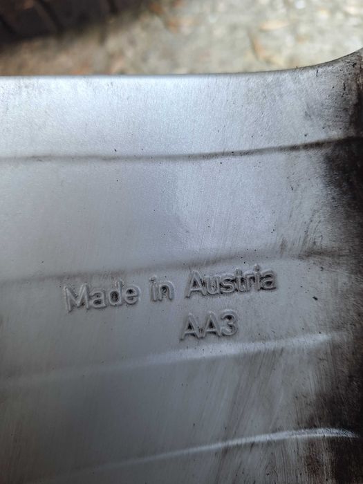 Продавам оригинални джанти за Audi 18 цола.