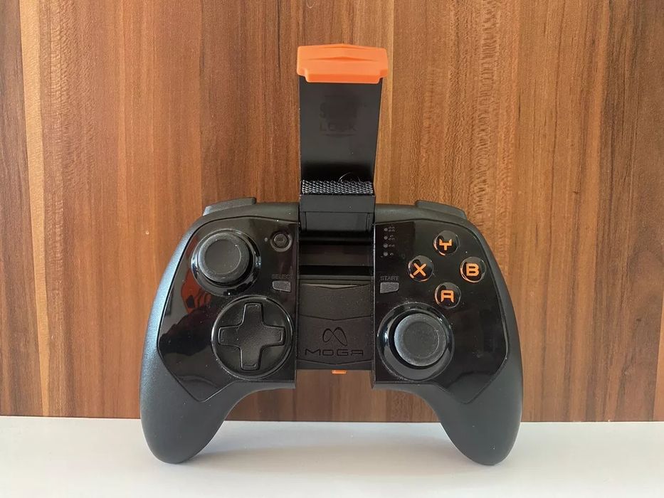 Controler de joc MOGA Pro pentru telefoane Android