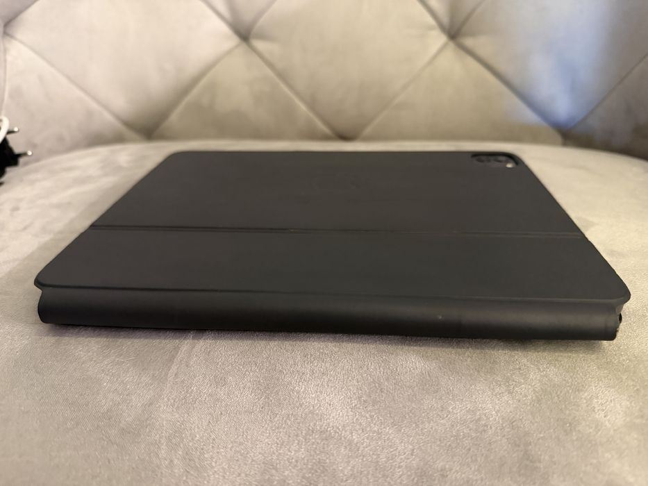 iPad Pro 11" (2020) – 256GB, Wi-Fi, impecabil + Magic Keyboard