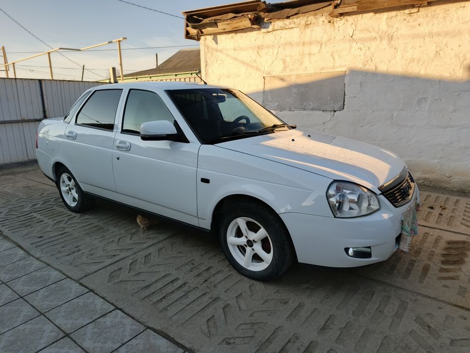 Продам Приору 2013 в достойнейшим состоянии.