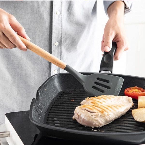 Сет 12 кухненски прибори за готвене- от естествено дърво