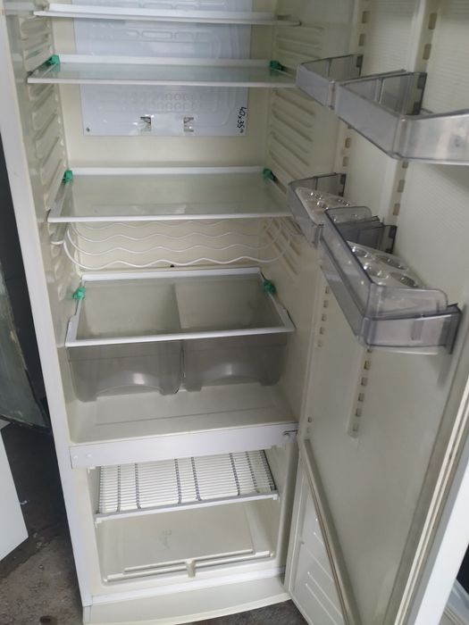 Холодильник сотилади