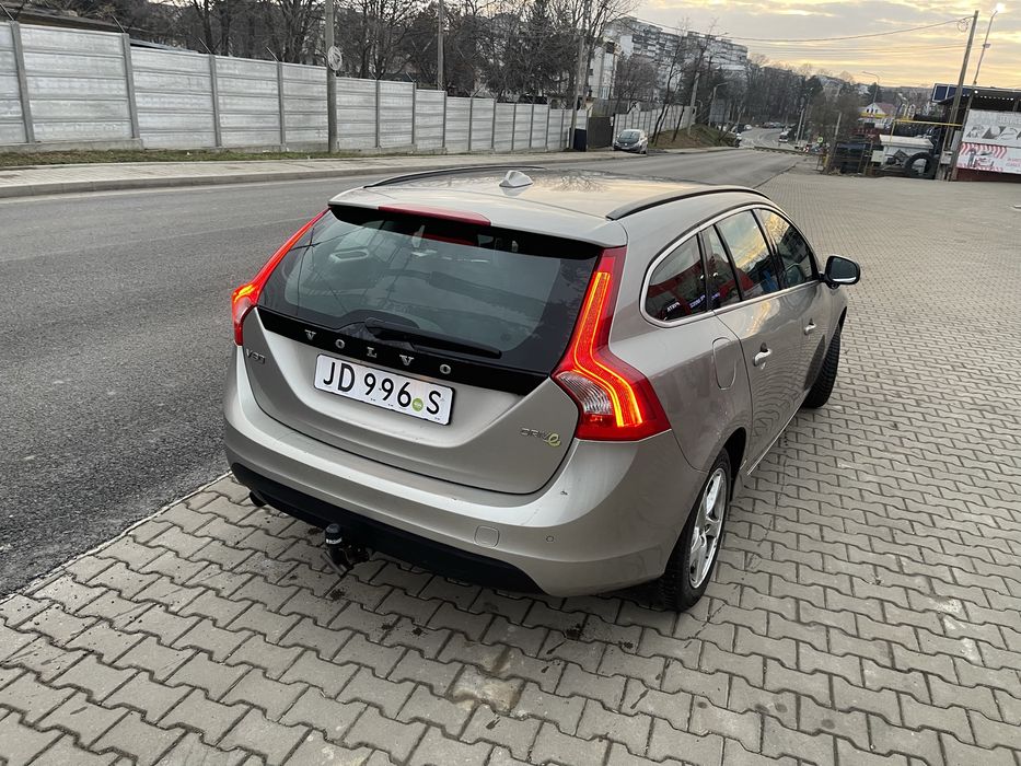 Volvo v60 1.6 diesel distronic/ bliss