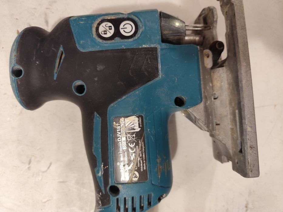 Безчетков прободен трион зеге Макита Makita DJV181