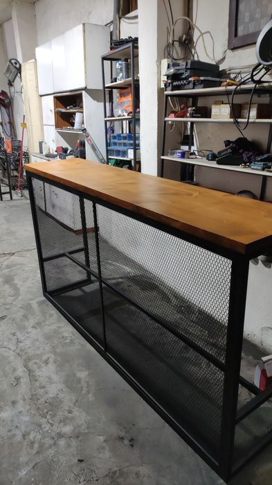 Изработка на бар и ресторантско обзавеждане от метал и дърво