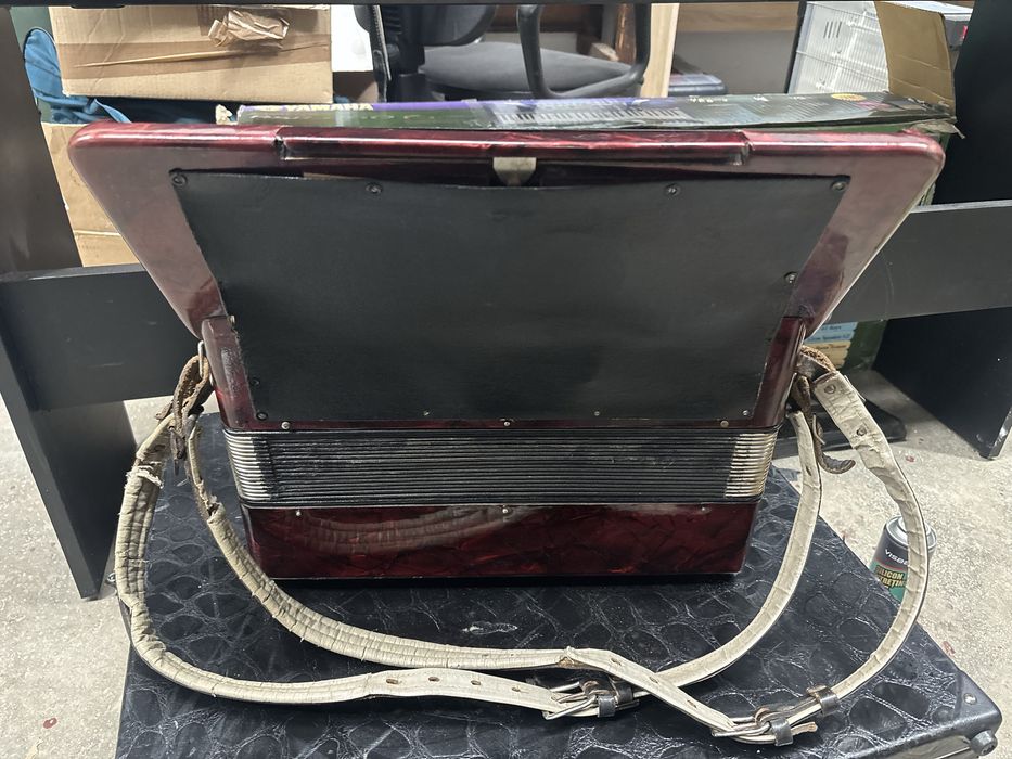 Acordeon Hohner Tango 2 cu 80 basi vergea  lunga vergele