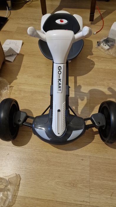 Электромобиль детский