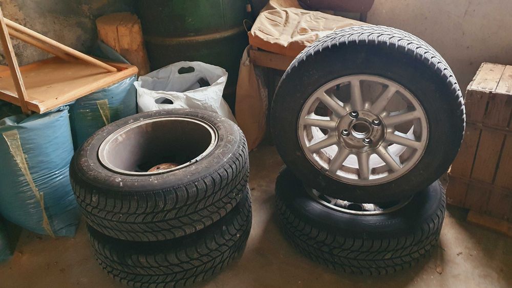 Продавам комплект алуминеви джанти с гуми 15 цола от ауди