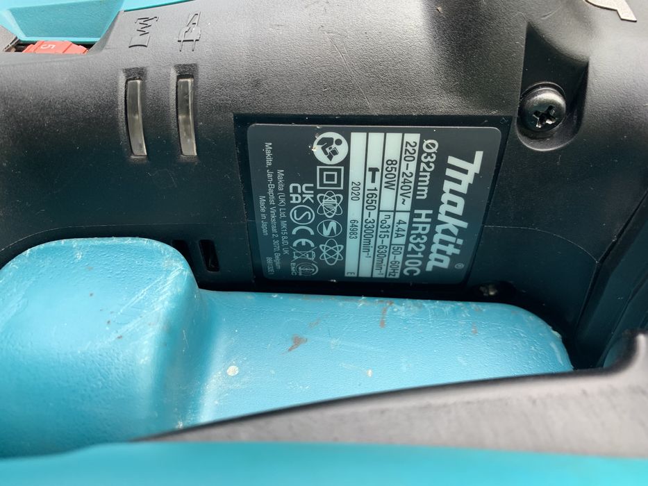 Мakita HR3210C/ перфоратор/