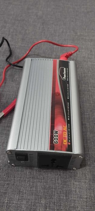 Инвертор Power Inverter 600 W, 12 V към 220 V