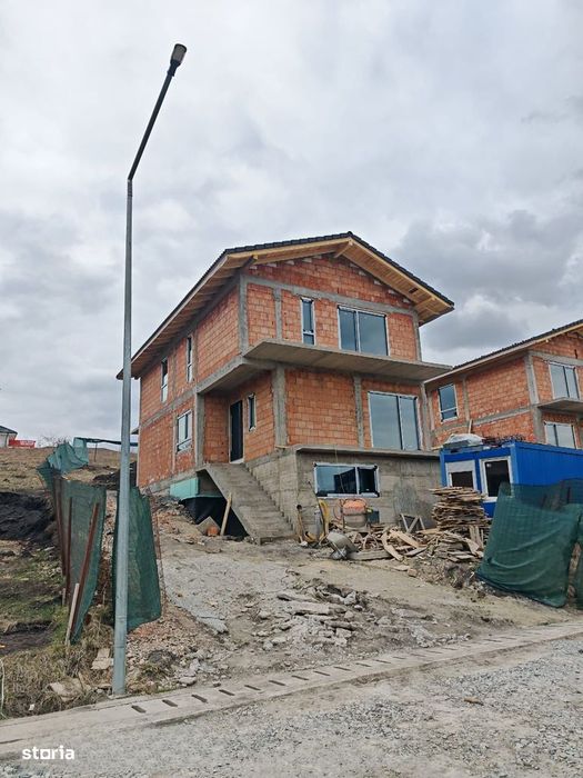 Casa individuala D+P+E cu garaj 220 mp utili, 550mp teren - Chinteni