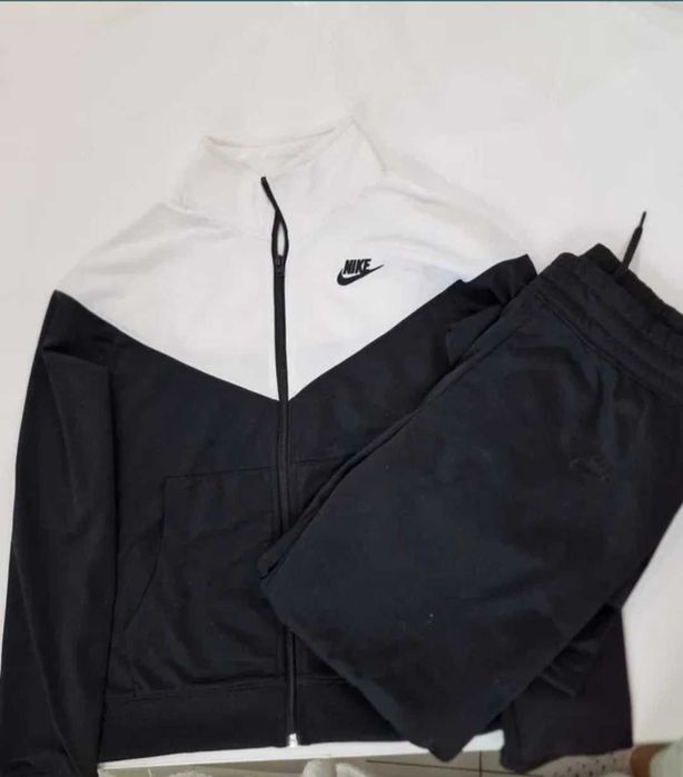 Спортен комплект Nike черен