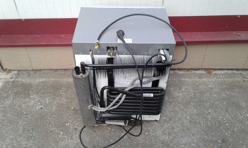 Kъмпинг хладилник  каравана Газ 12v 220v