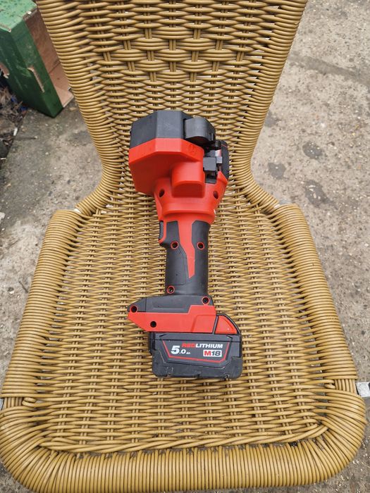 Mașină de tăiat tije filetate Milwaukee M18 BLTRC 2025