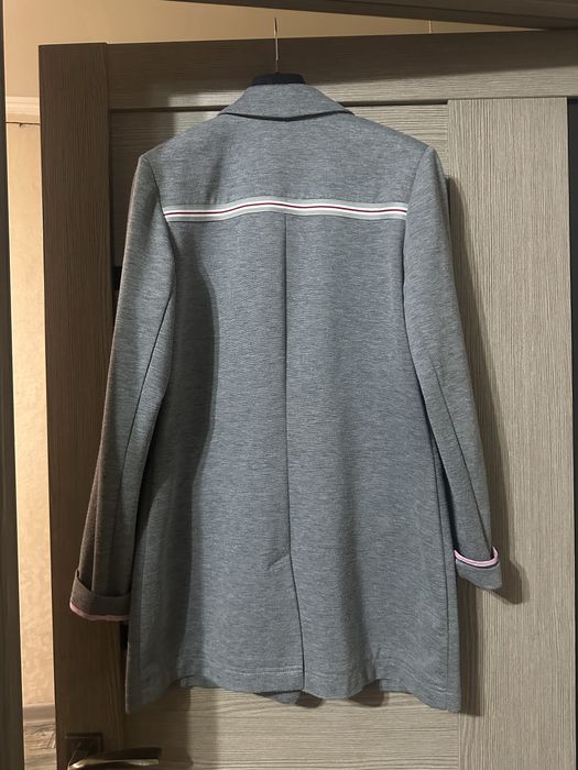 Продам пиджак серого цвета удлиненный