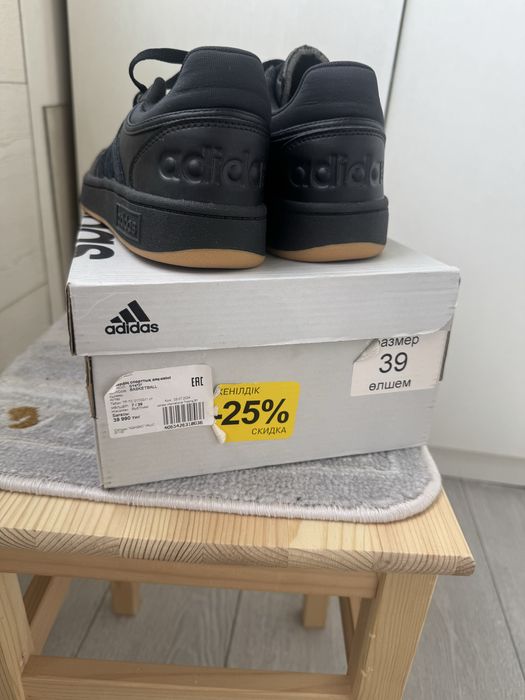 Кроссовки Adidas