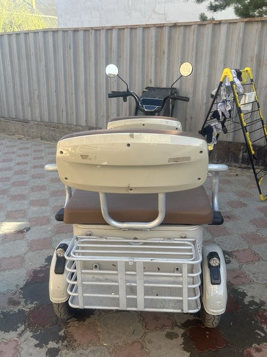 Продам трицикл трехместный