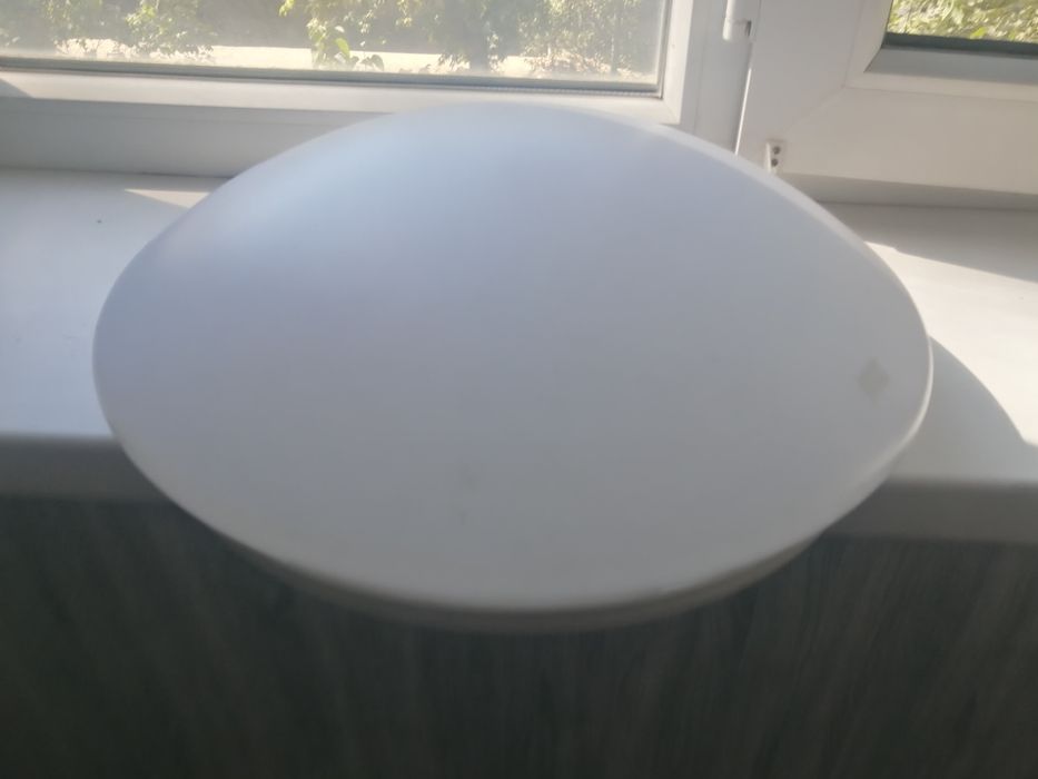 Продам потолочную люстру