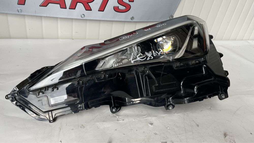 Ляв фар Lexus NX 300