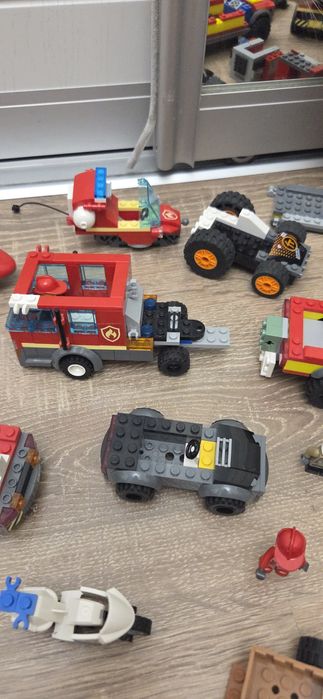 Продам игрушки лего