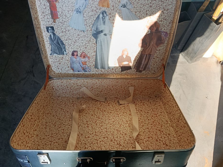 Продам советские чемоданы