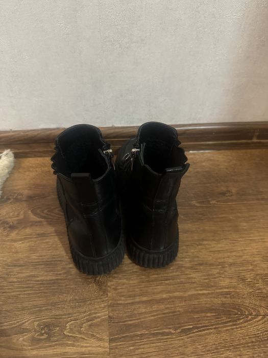 Продам ботинки