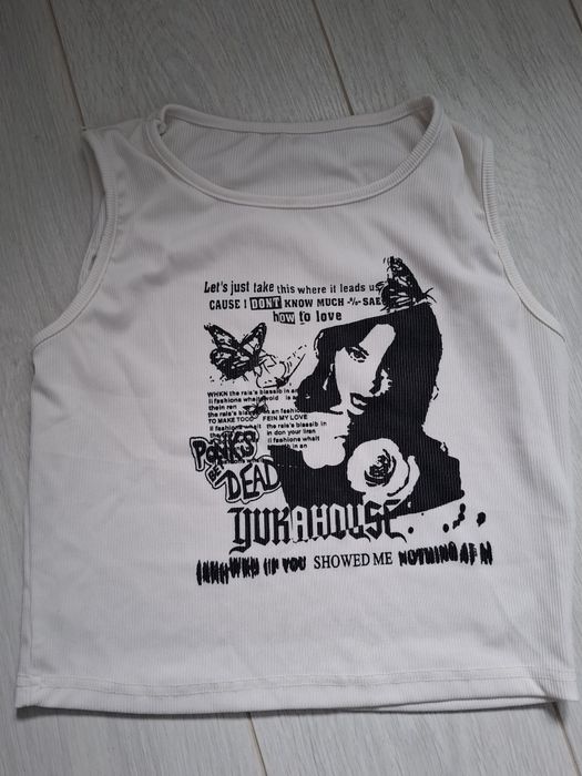 Белая майка с черным принтом