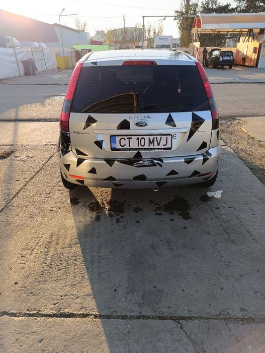 Vând Ford fiesta