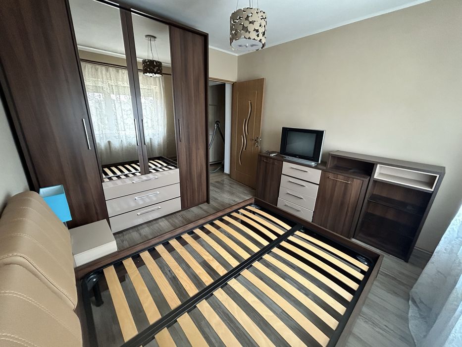 De inchiriat apartament 3 camere decomandat LIPOVEI