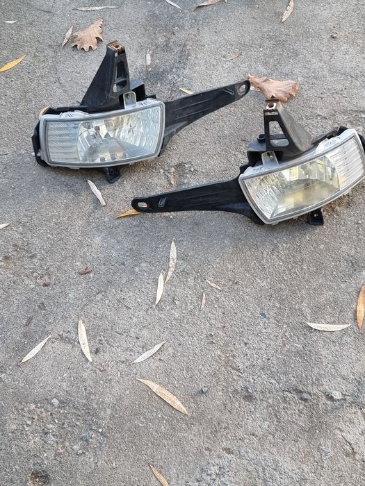 Туманки на Toyota Estima.